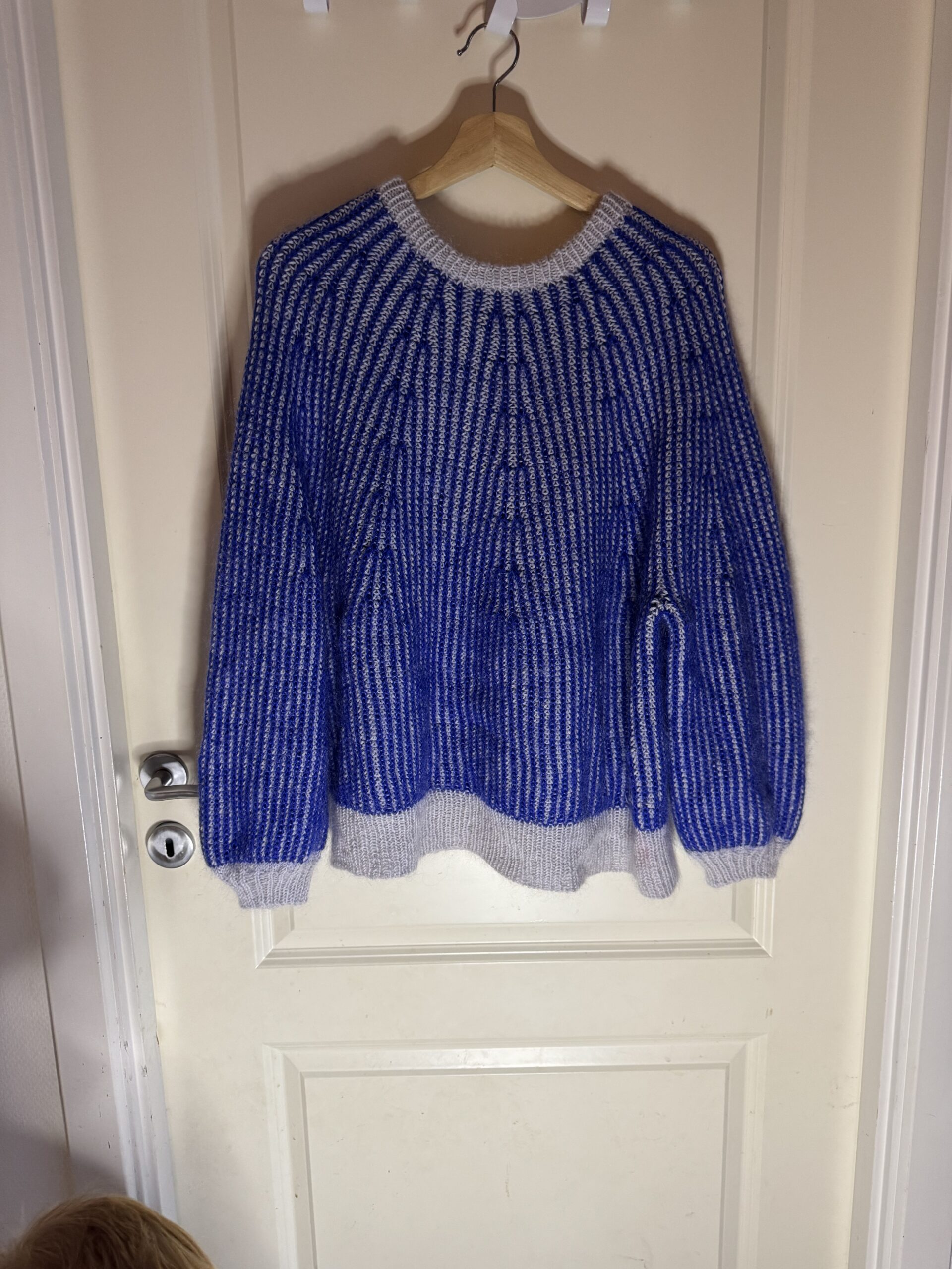 Inside out sweater opskrift